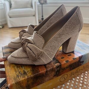 Women’s Bella Vita Gala II Pump: 7.5/Champagne Embossed Velvet